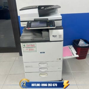 Máy photocopy Ricoh đời mới đa chức năng được đặt trong văn phòng, vận hành ổn định nhờ bảo dưỡng tốt