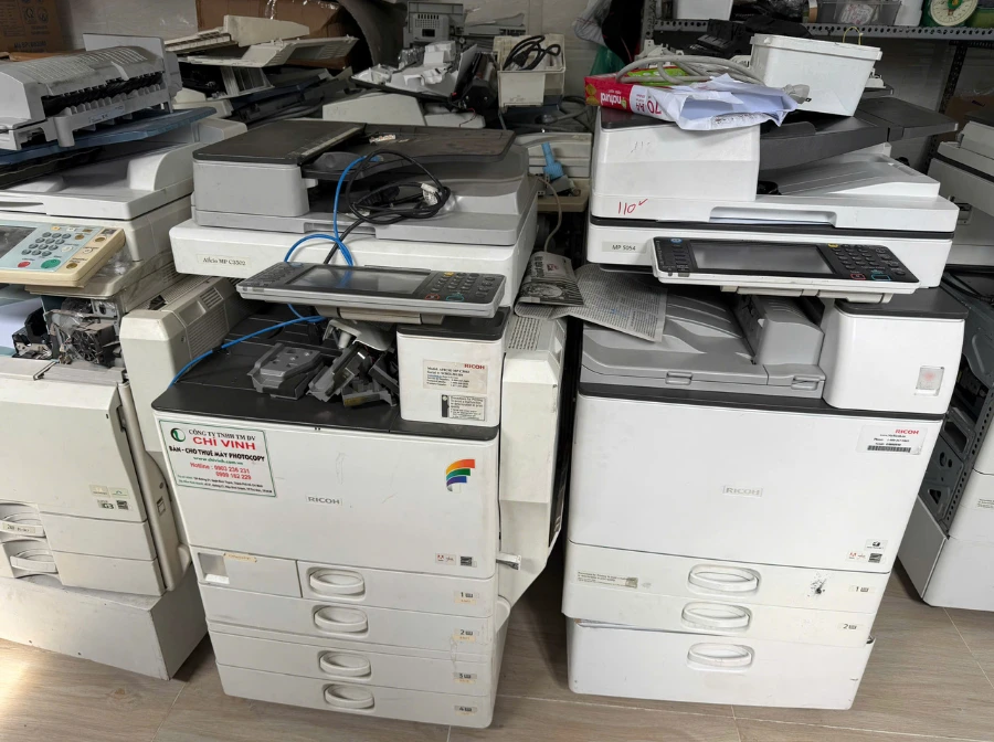 Máy photocopy Ricoh và vật tư trong kho máy thay thế của Chí Vinh