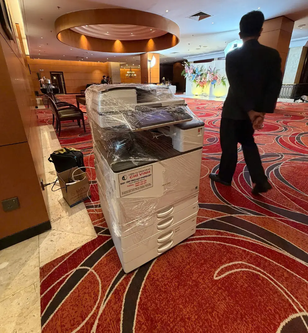 Máy photocopy Ricoh Chí Vinh giao tới sảnh sự kiện cho khách thuê ngắn hạn